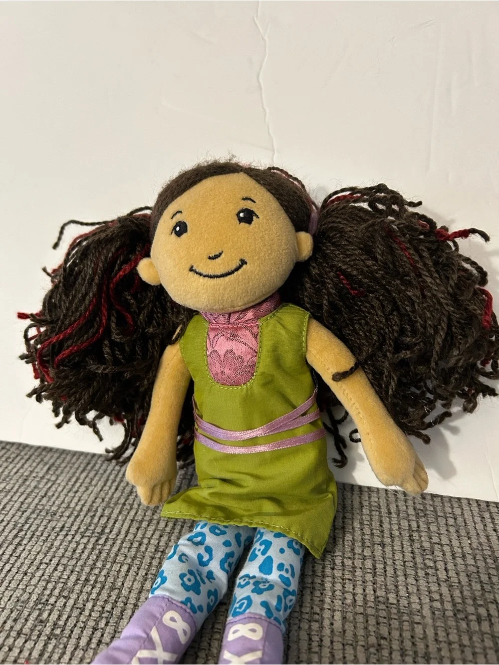 groovy girls BINDI doll Manhattan toys cloth doll with green dress 2003